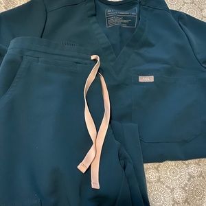 FIGS scrubs set